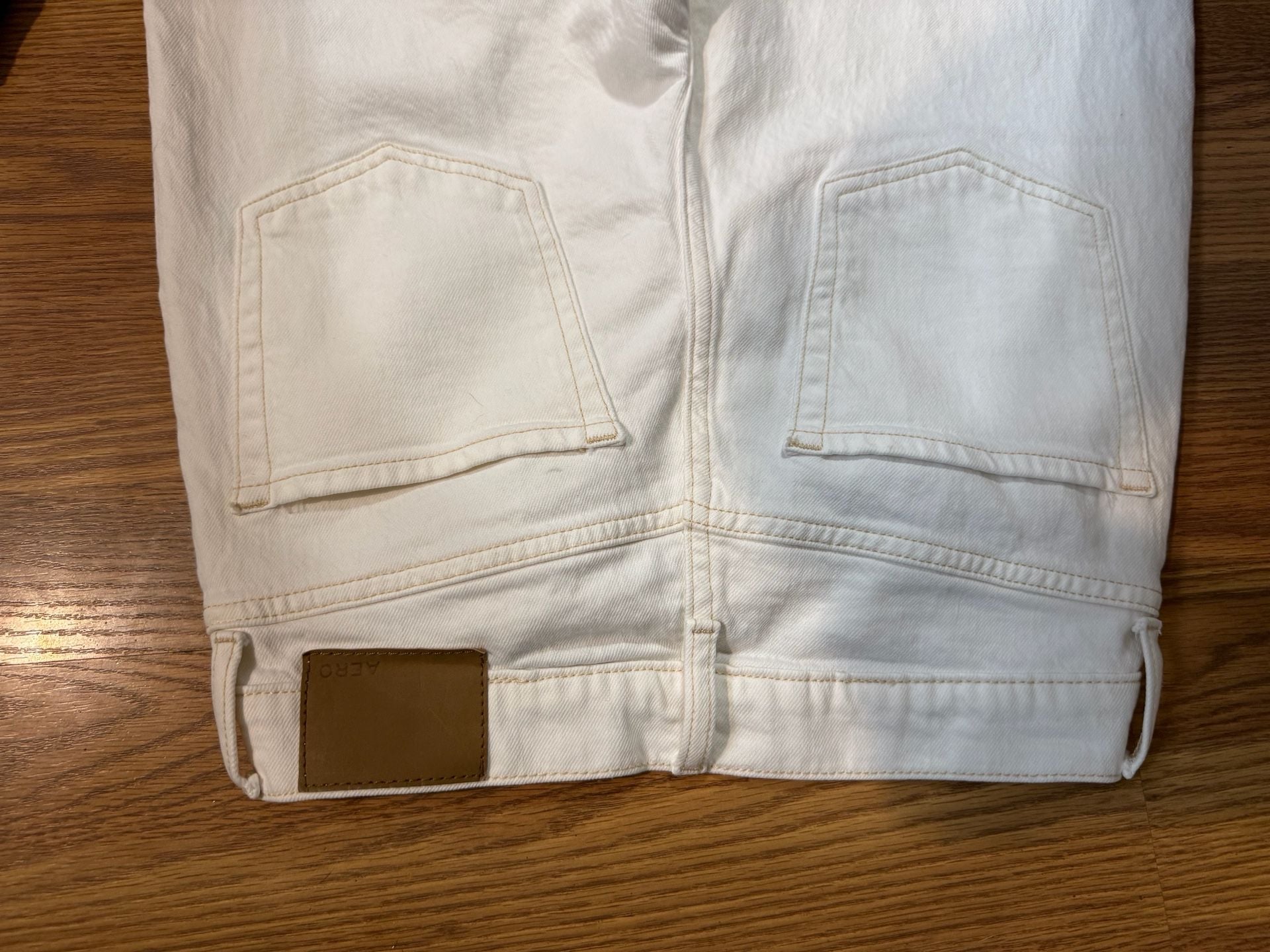 White areo jeans 7