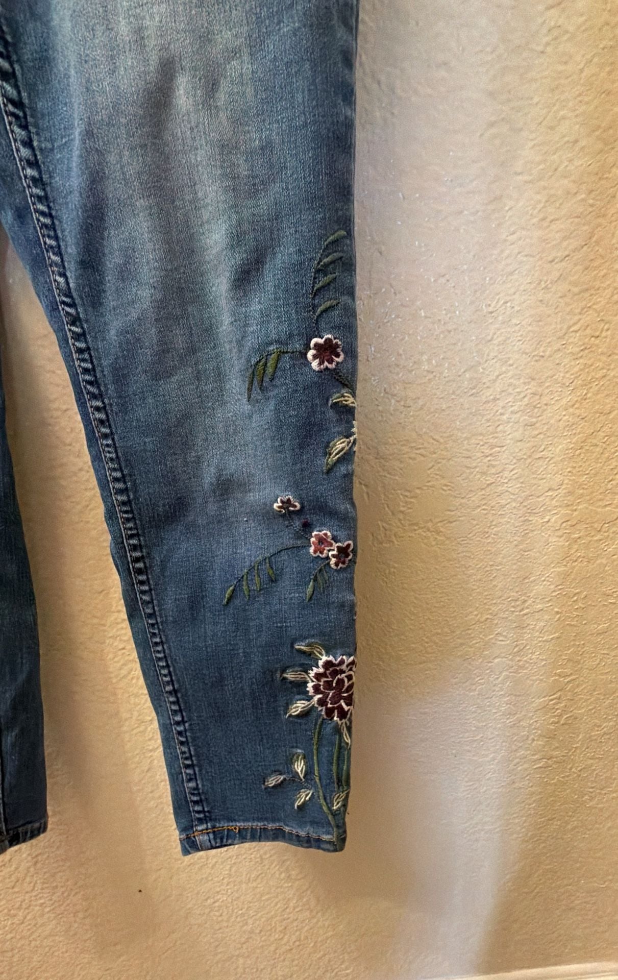 Sandpiper Floral Embroidered Denim Jeans Size 8P Blue 6