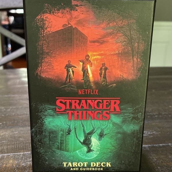Netflix Stranger Things Tarot Deck And Guidebook