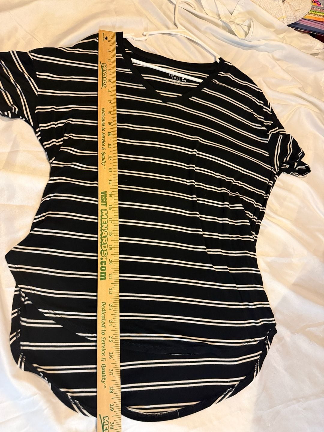 Time And Tru Striped V-Neck T-Shirt Size M (8-10) Black White Short Sleeve 9