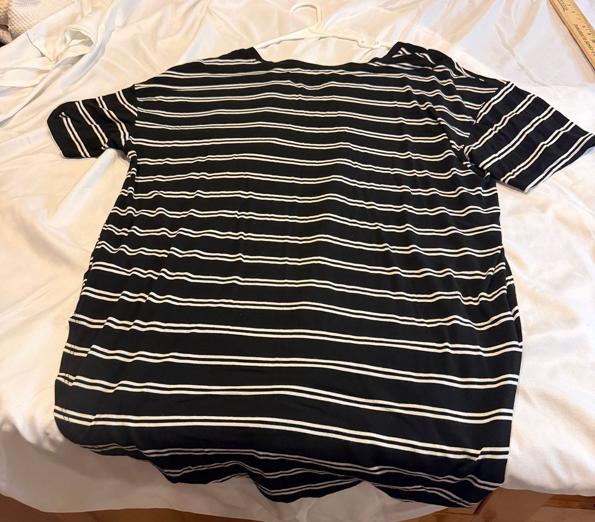 Time And Tru Striped V-Neck T-Shirt Size M (8-10) Black White Short Sleeve 11