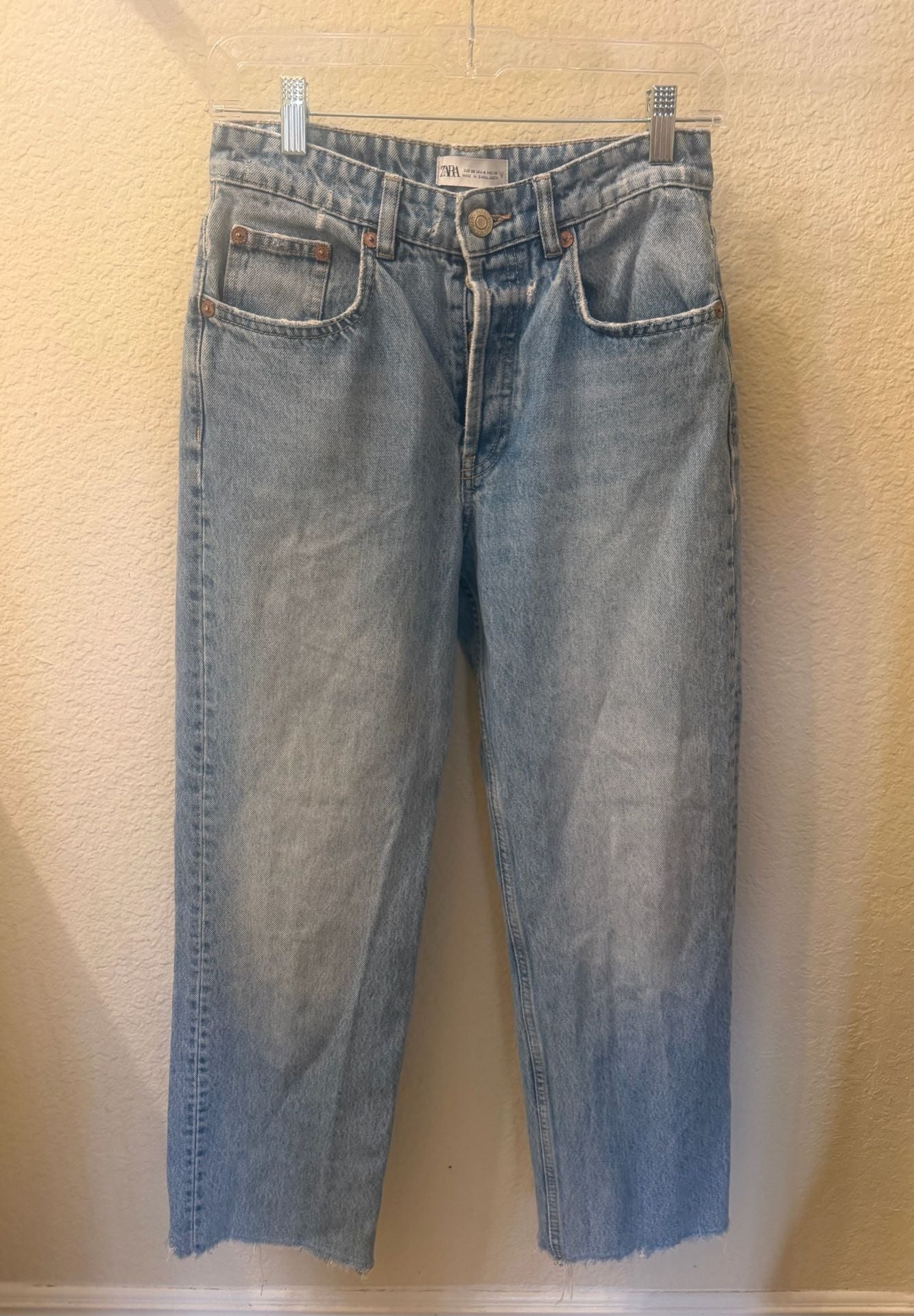 Zara Light Blue Distressed Raw Hem Cropped Straight Leg Jeans Size 4 2