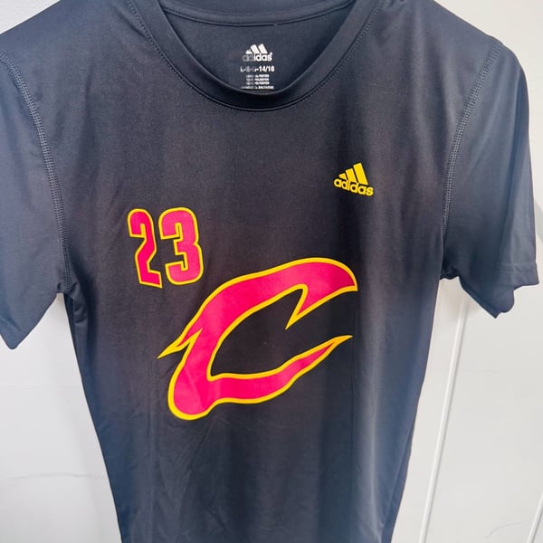 Cleveland Cavaliers Adidas Shirt Youth size XL 14/16 LeBron James 23 Crew Neck Black