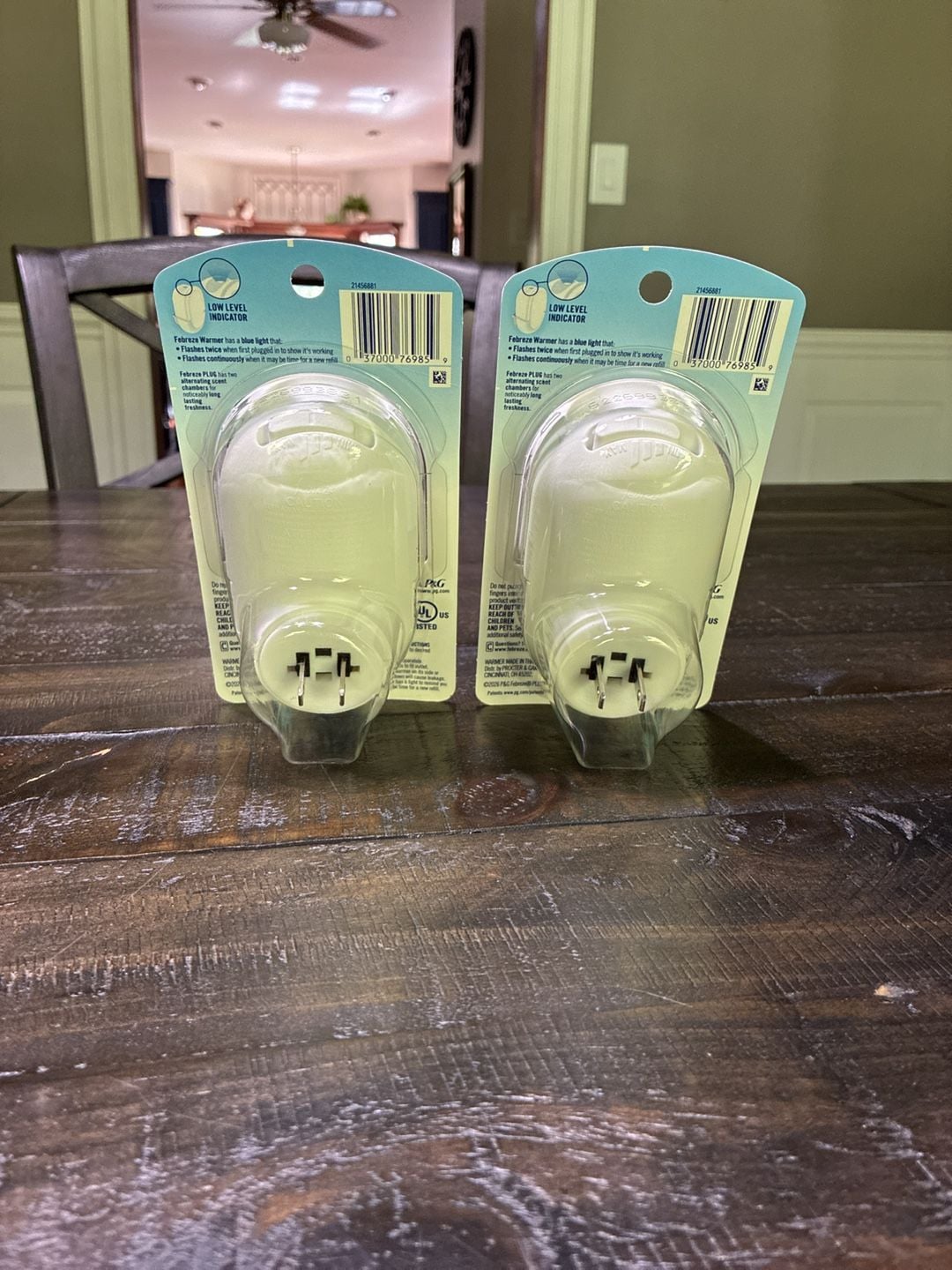Febreze Fade Defy Plug In Scented Oil Warmer 2 Pack New 3