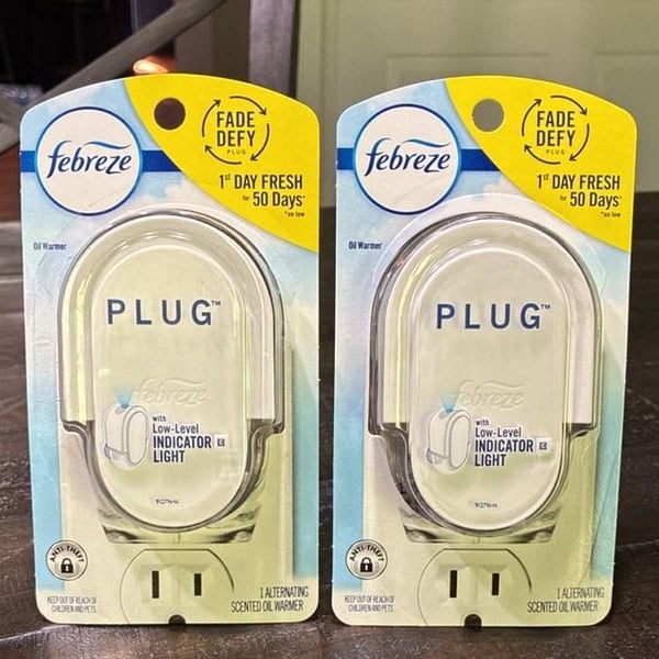 Febreze Fade Defy Plug In Scented Oil Warmer 2 Pack New