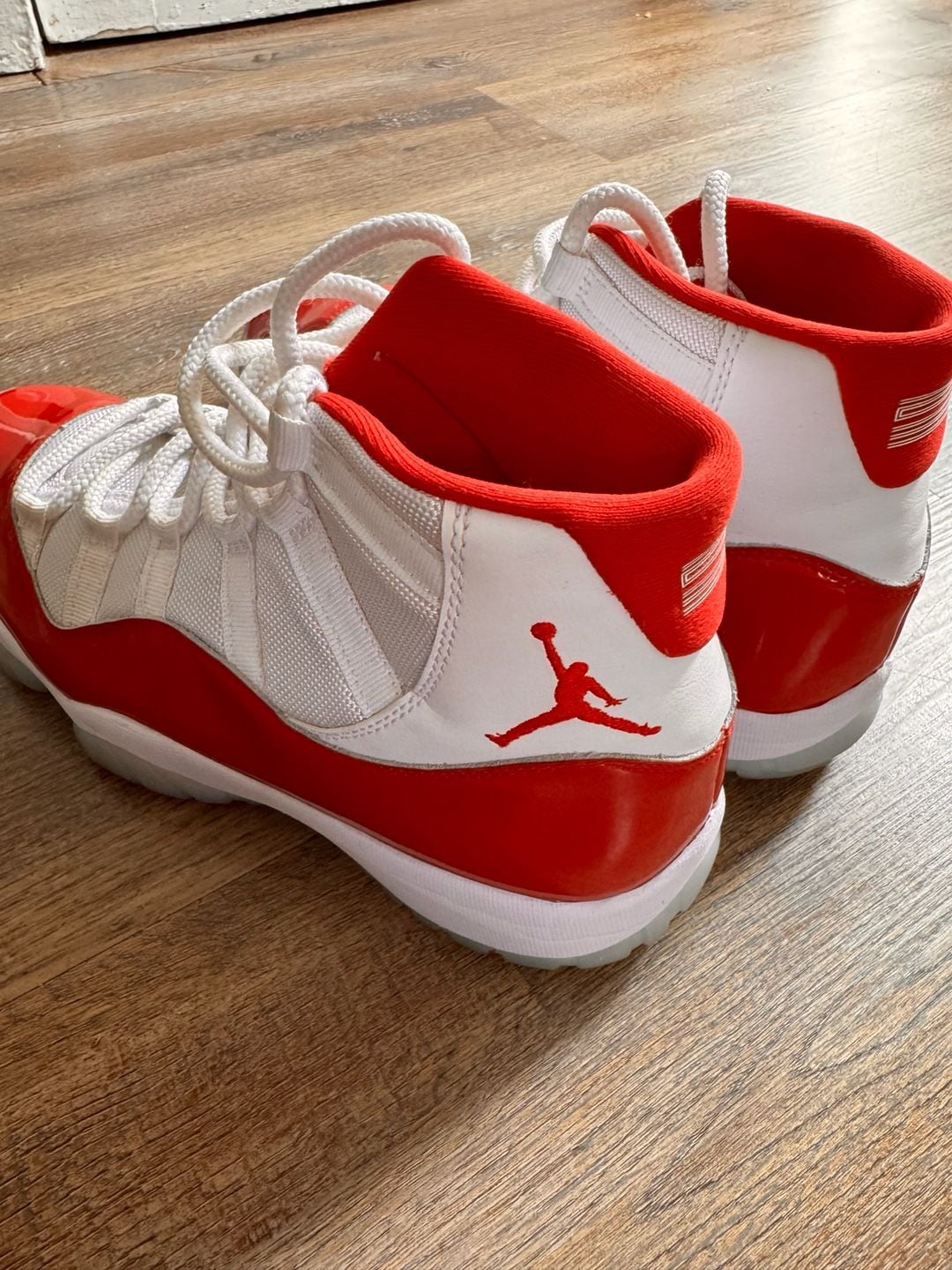 Air Jordan 11 Retro Size 10.5 White Red Sneakers 6
