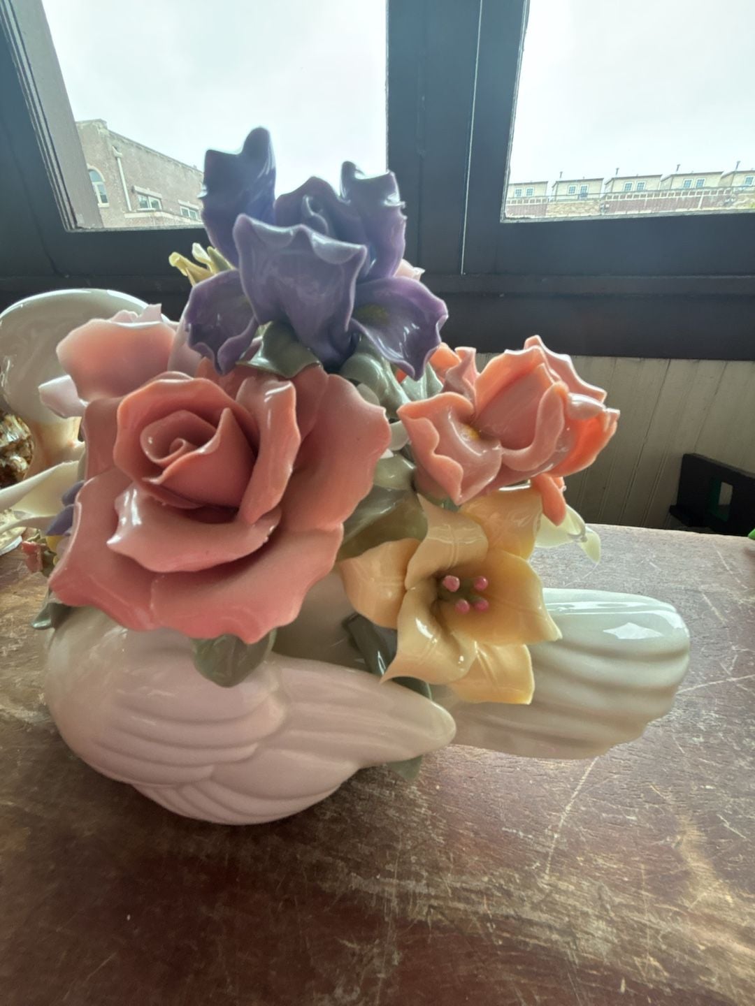 Capodimonte Porcelain Swan Figurine Centerpiece With Flowers 8