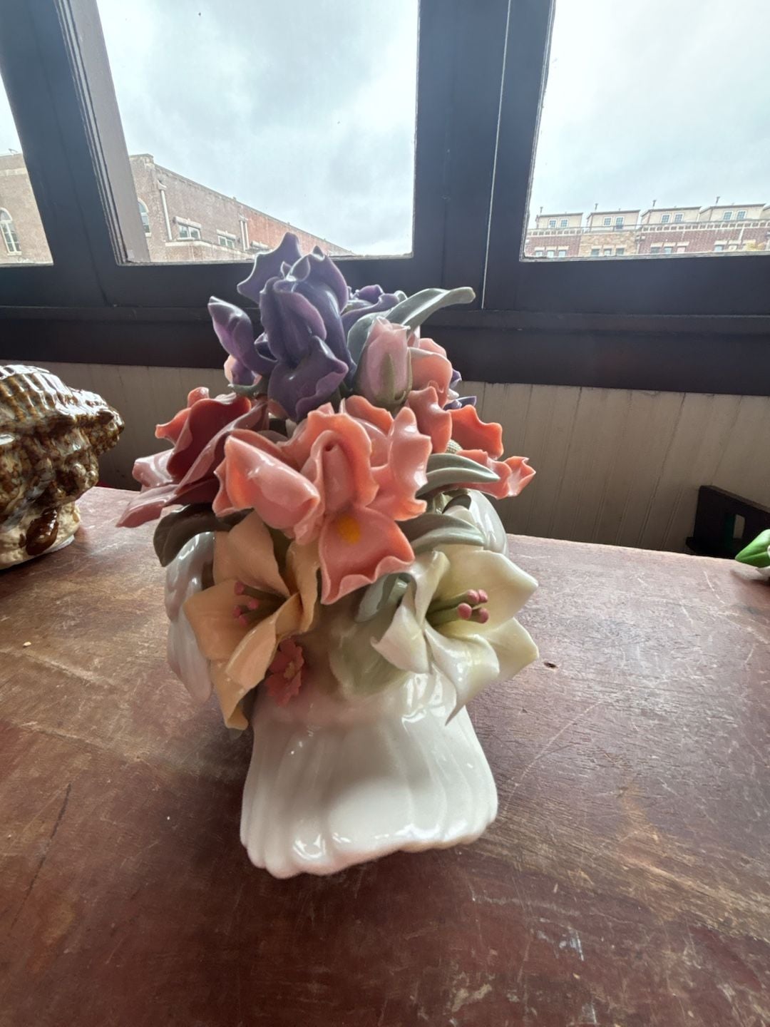 Capodimonte Porcelain Swan Figurine Centerpiece With Flowers 9