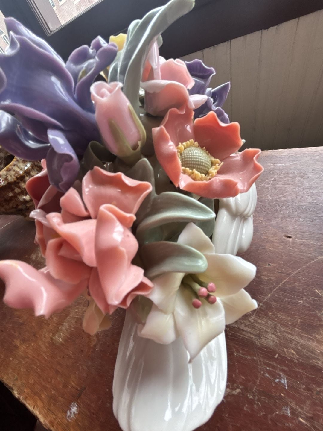 Capodimonte Porcelain Swan Figurine Centerpiece With Flowers 10