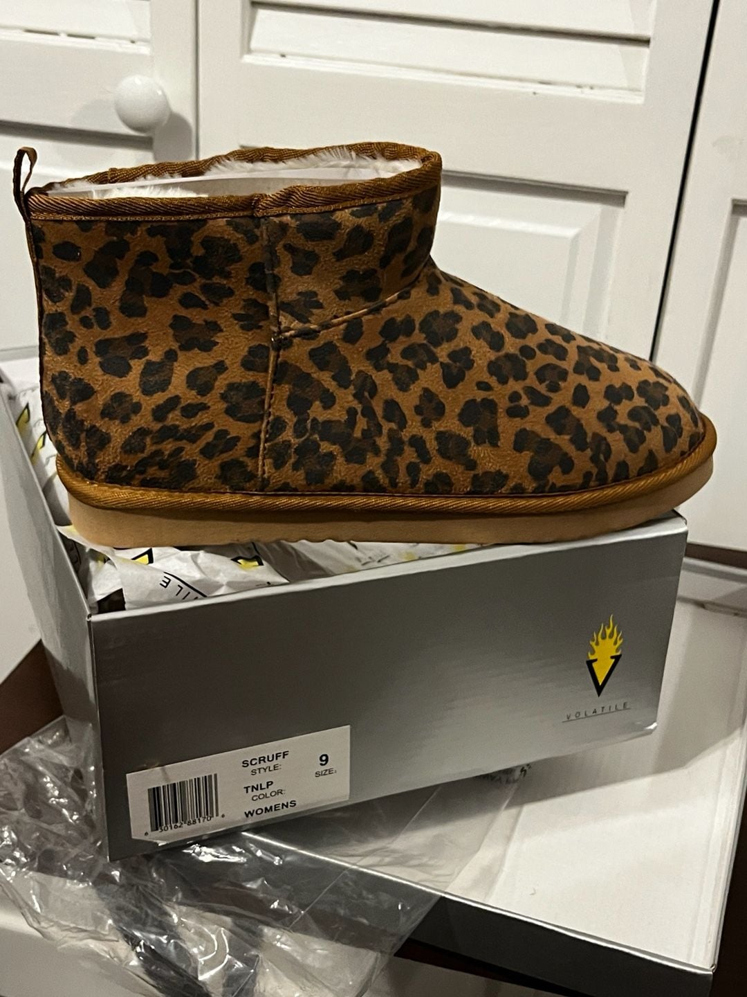 Volatile Scruff Women's Leopard Faux Suede Winter Bootie Size 9 2