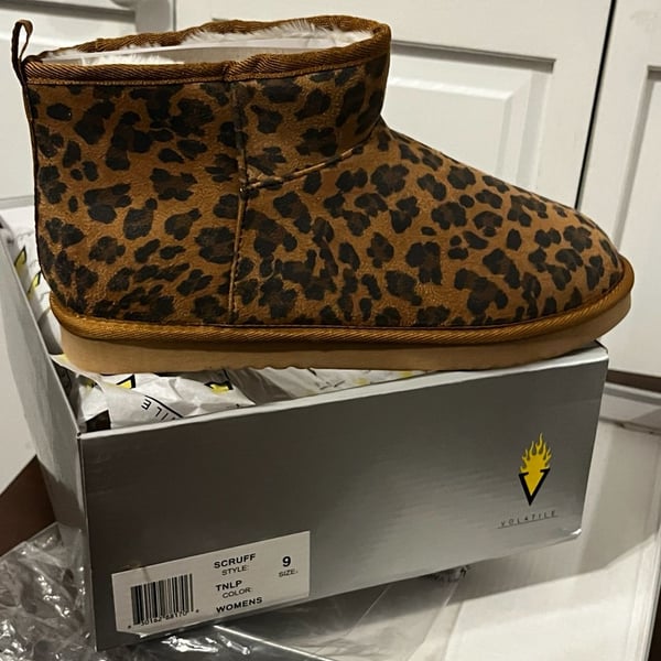 Volatile Scruff Women's Leopard Faux Suede Winter Bootie Size 9