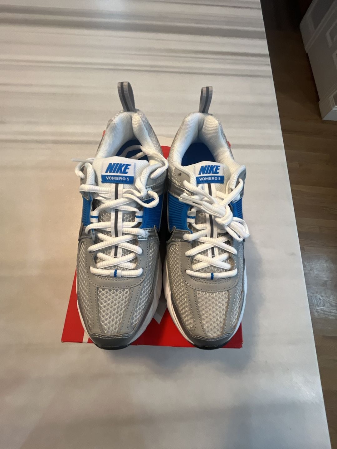 Nike Zoom Vomero 5 Size 5.5 Metallic Silver Photo Blue youth 4
