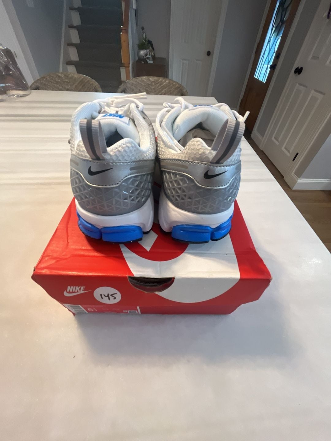 Nike Zoom Vomero 5 Size 5.5 Metallic Silver Photo Blue youth 5