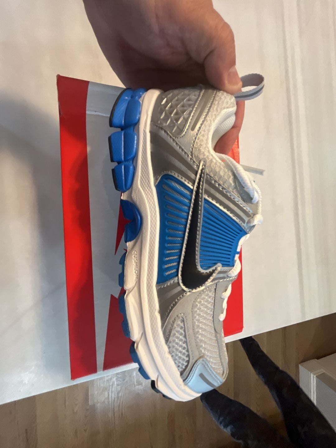 Nike Zoom Vomero 5 Size 5.5 Metallic Silver Photo Blue youth 7