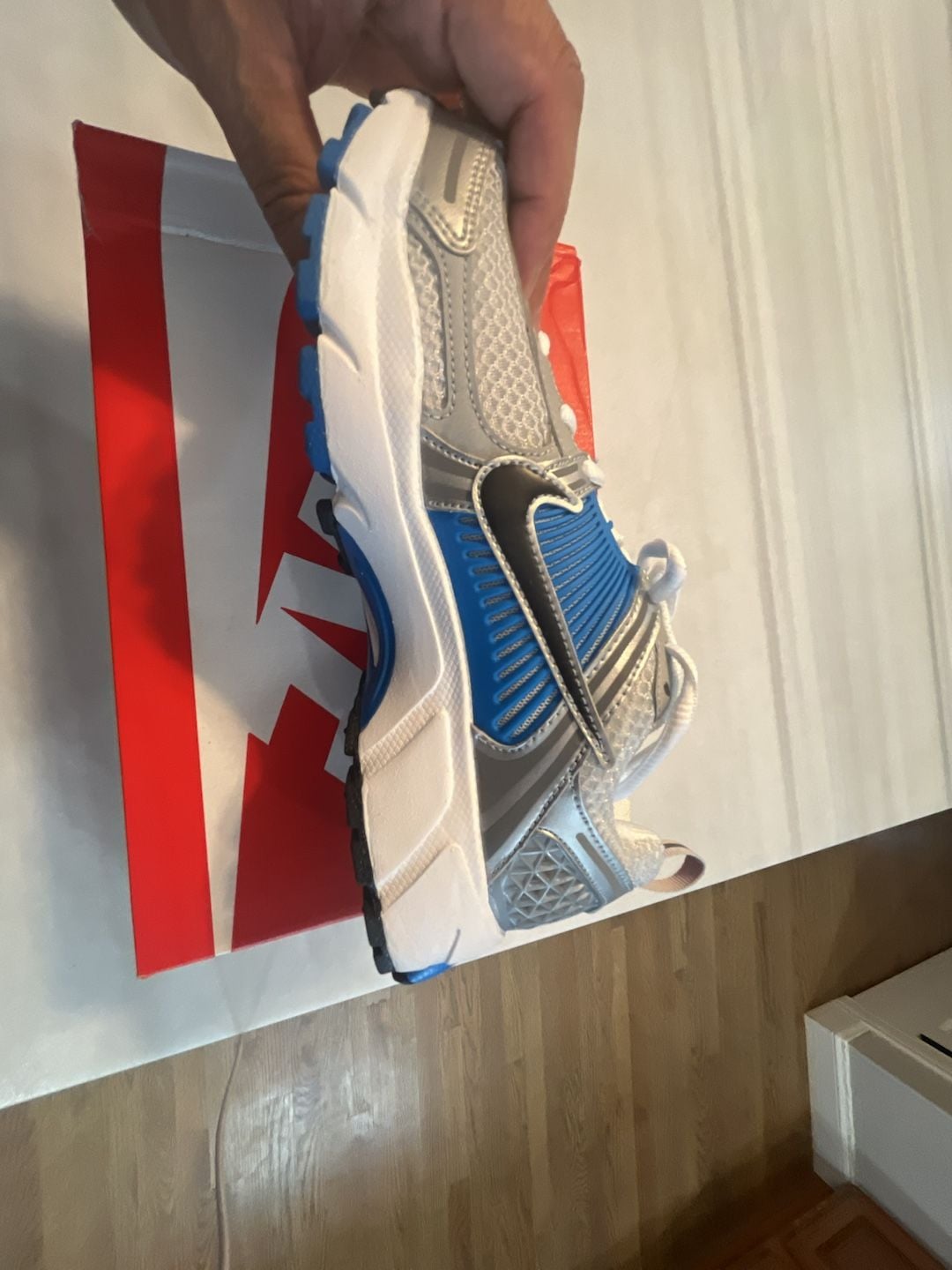 Nike Zoom Vomero 5 Size 5.5 Metallic Silver Photo Blue youth 8