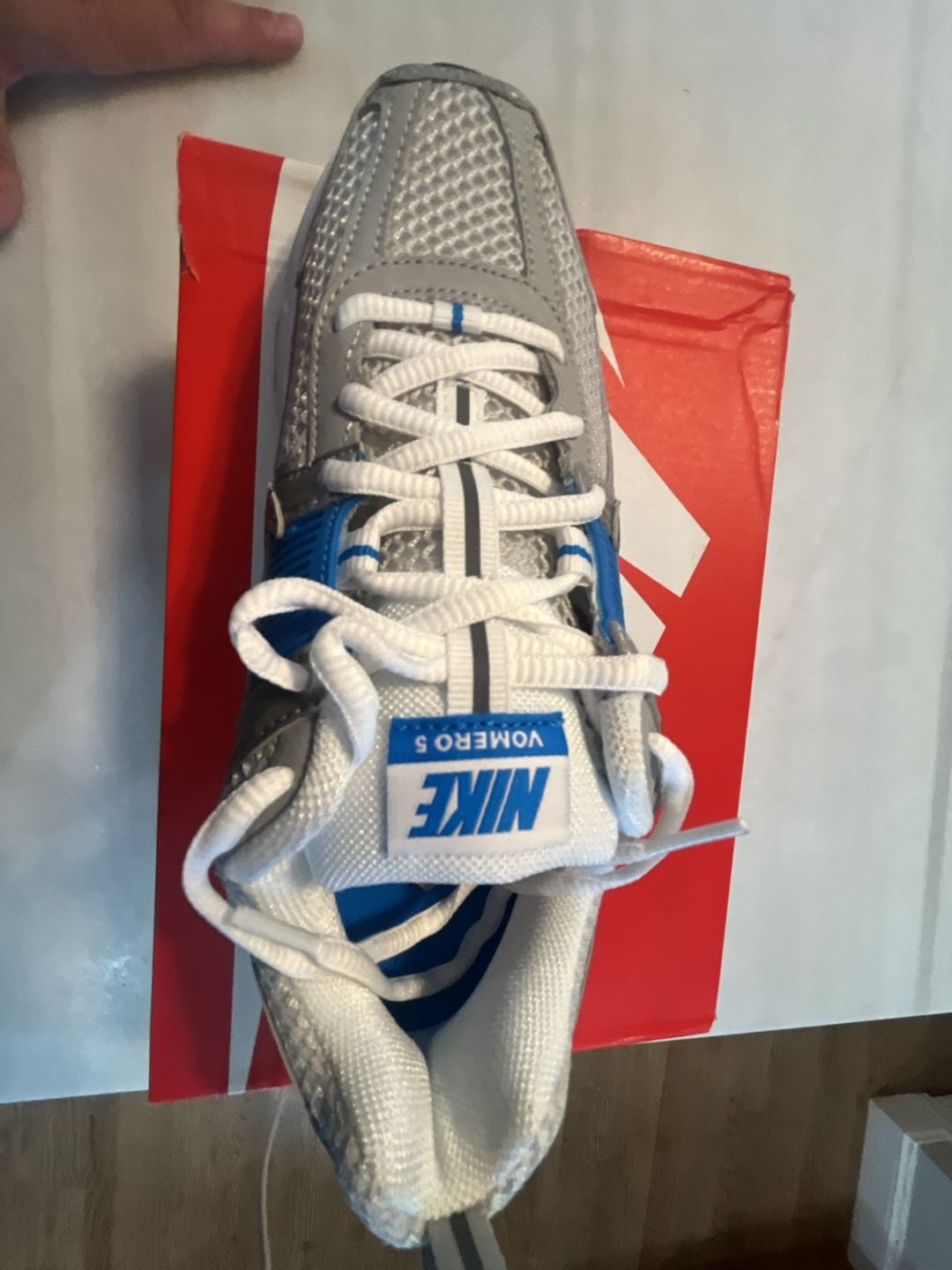 Nike Zoom Vomero 5 Size 5.5 Metallic Silver Photo Blue youth 9