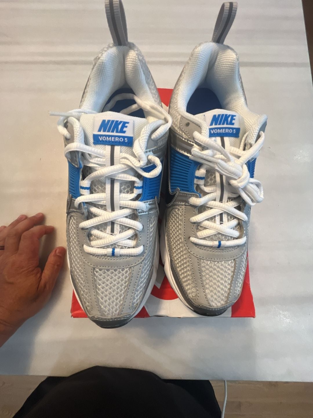 Nike Zoom Vomero 5 Size 5.5 Metallic Silver Photo Blue youth 10