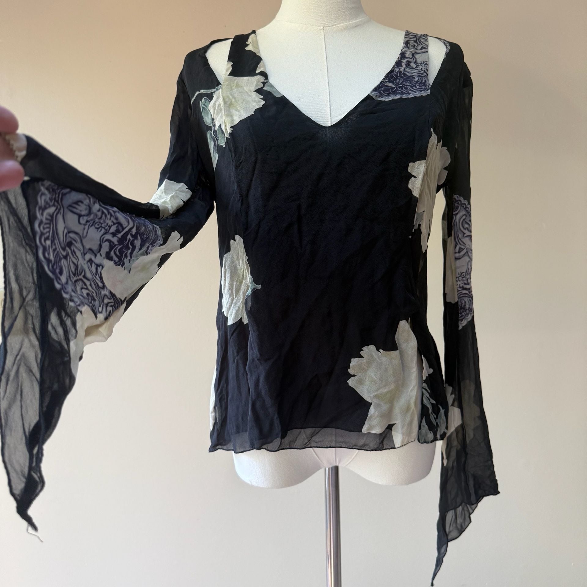 Floral Silk Chiffon V-Neck Flare Sleeve Top Black White 2