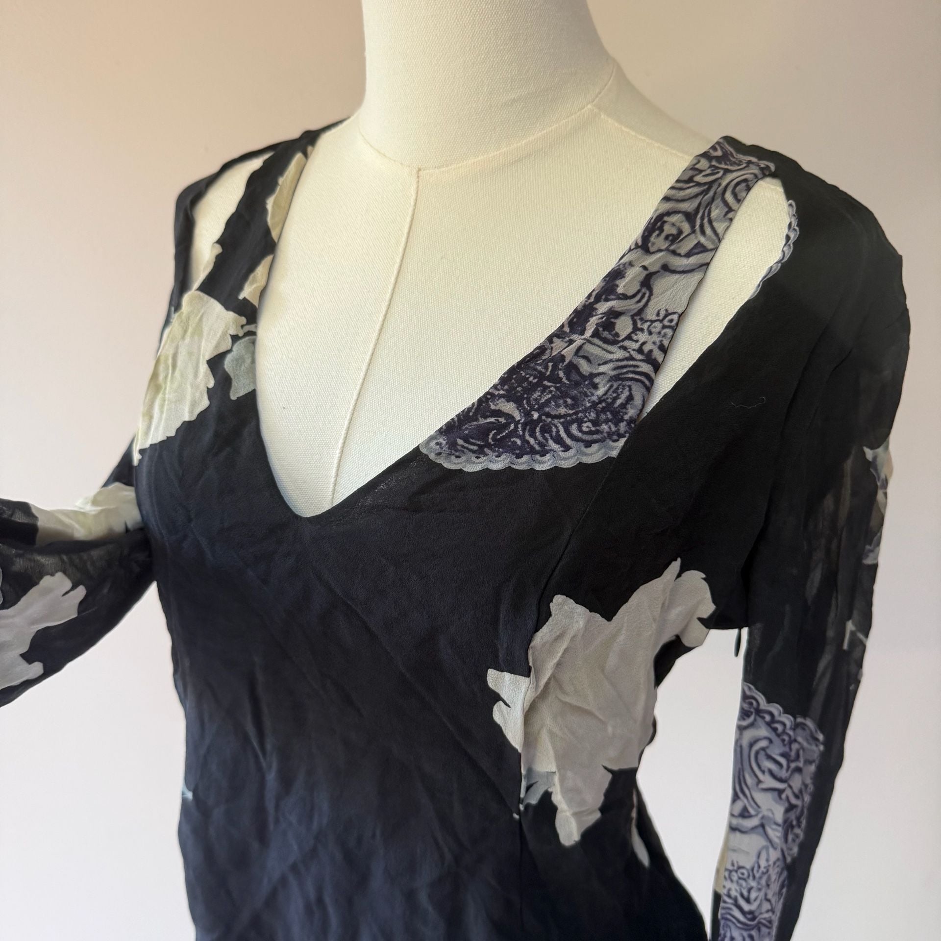 Floral Silk Chiffon V-Neck Flare Sleeve Top Black White 3