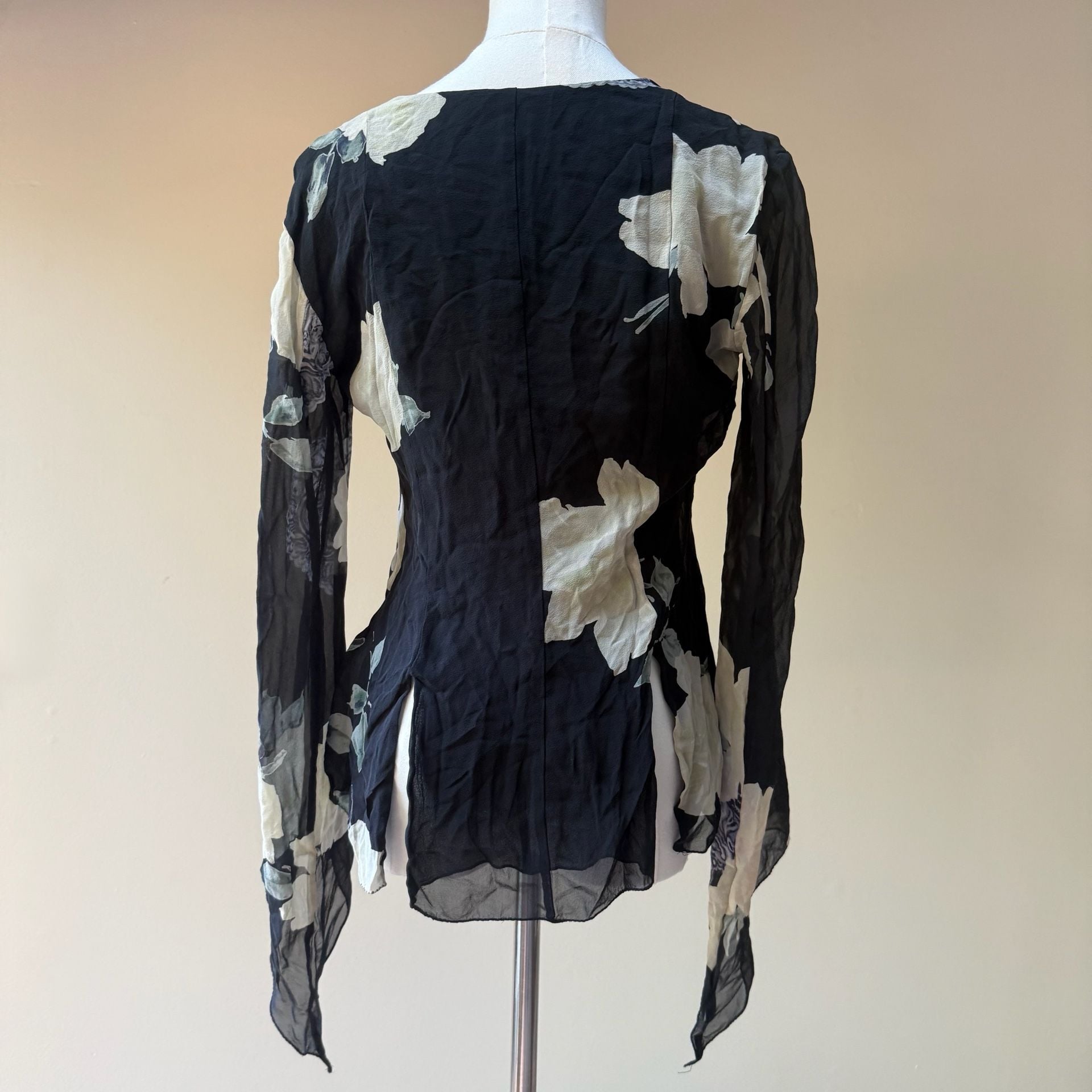 Floral Silk Chiffon V-Neck Flare Sleeve Top Black White 5