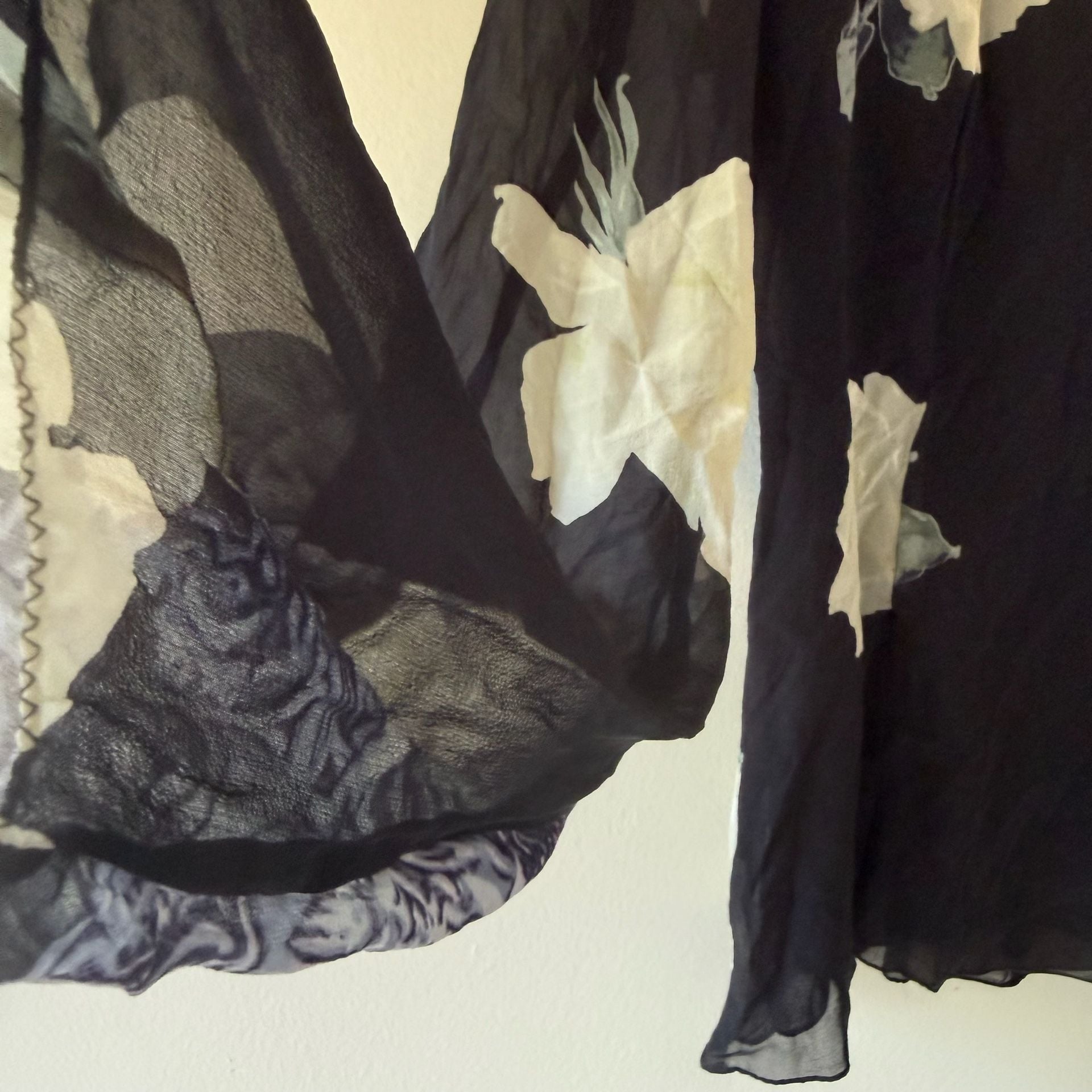 Floral Silk Chiffon V-Neck Flare Sleeve Top Black White 9