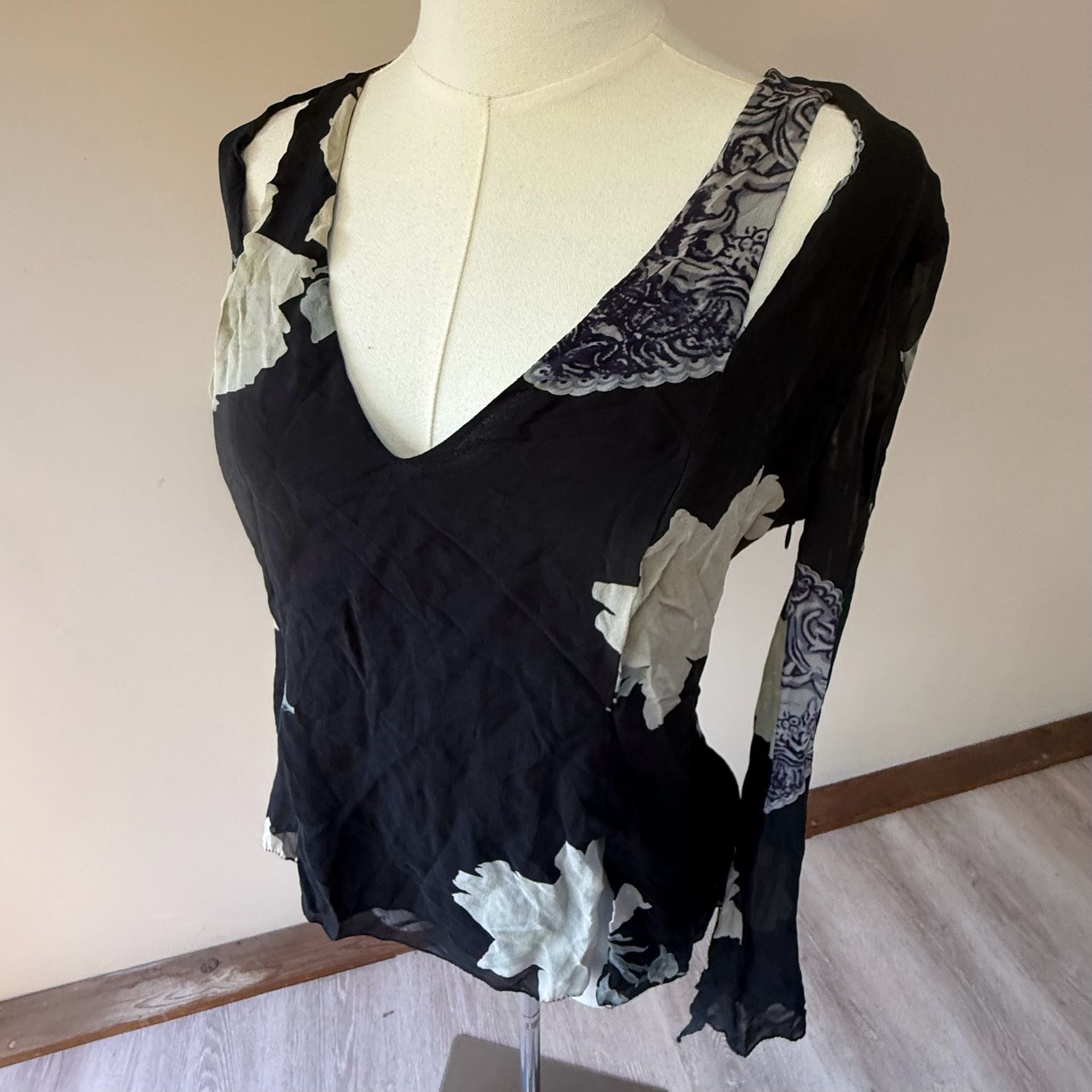 Floral Silk Chiffon V-Neck Flare Sleeve Top Black White 10