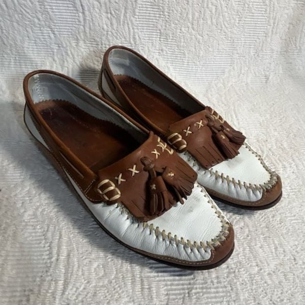Cole Haan Country Loafers Brown White Leather Tassel Kiltie Moc Toe Shoes US 9.5