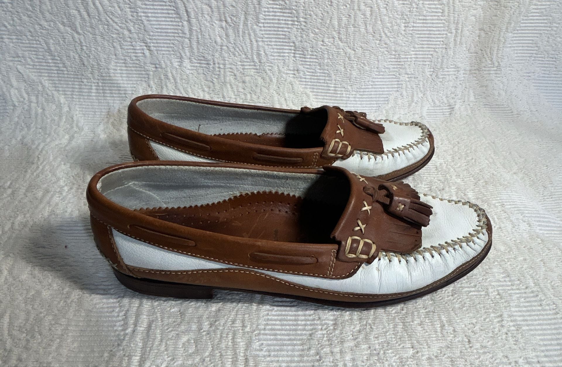 Cole Haan Country Loafers Brown White Leather Tassel Kiltie Moc Toe Shoes US 9.5 3