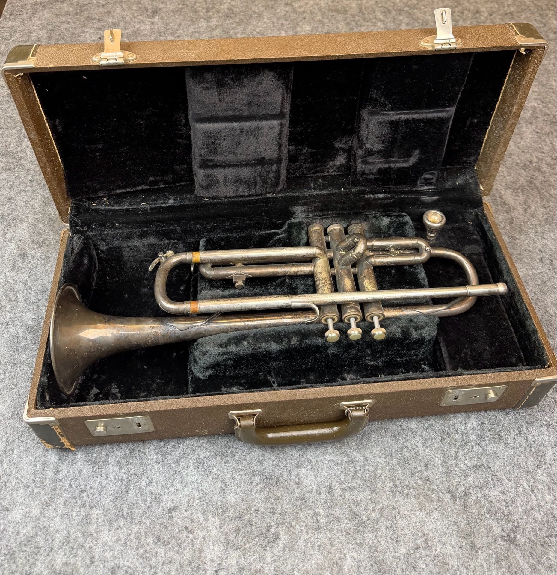 Bach Mercedes
Trumpet Silver Plated with Case 1