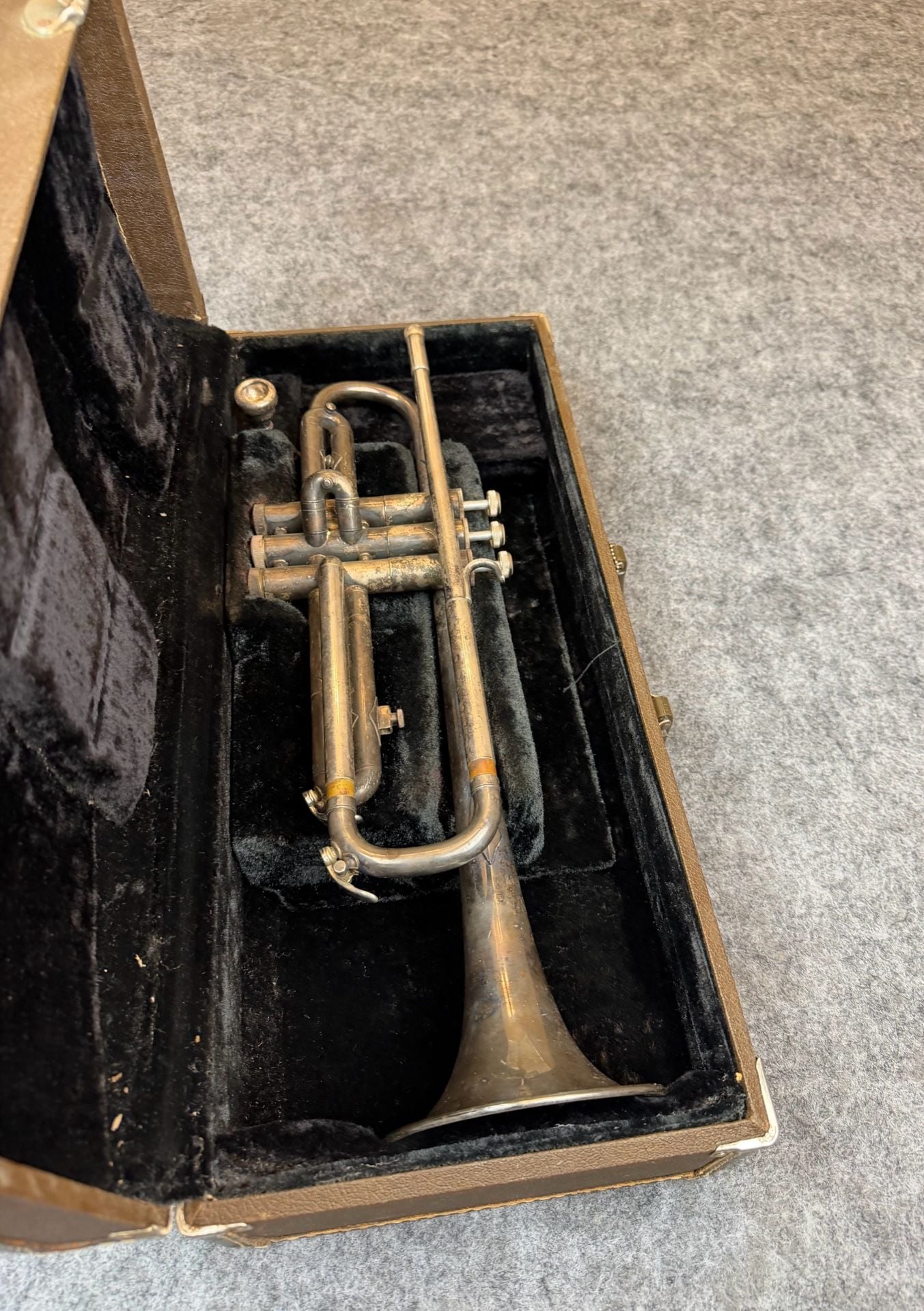 Bach Mercedes
Trumpet Silver Plated with Case 2