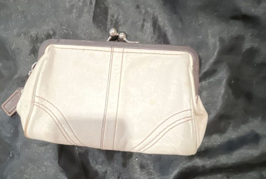 Coach Vintage Soho Cream Leather Frame Kiss Lock Wristlet Clutch Bag 2