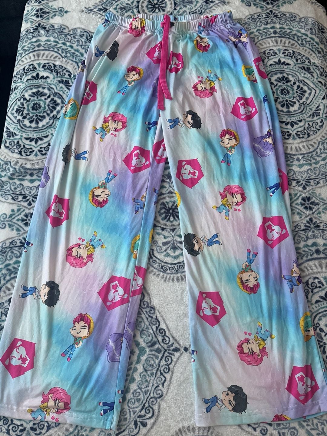 Netflix Kpop Demon Hunters Sleep Pants Size XL Tie Dye Chibi Print 2