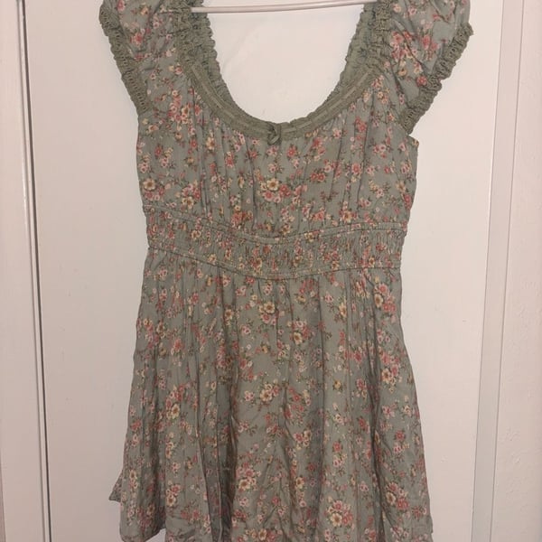 Altar'd State Floral Romper Size L Green Smocked Puff Sleeve
