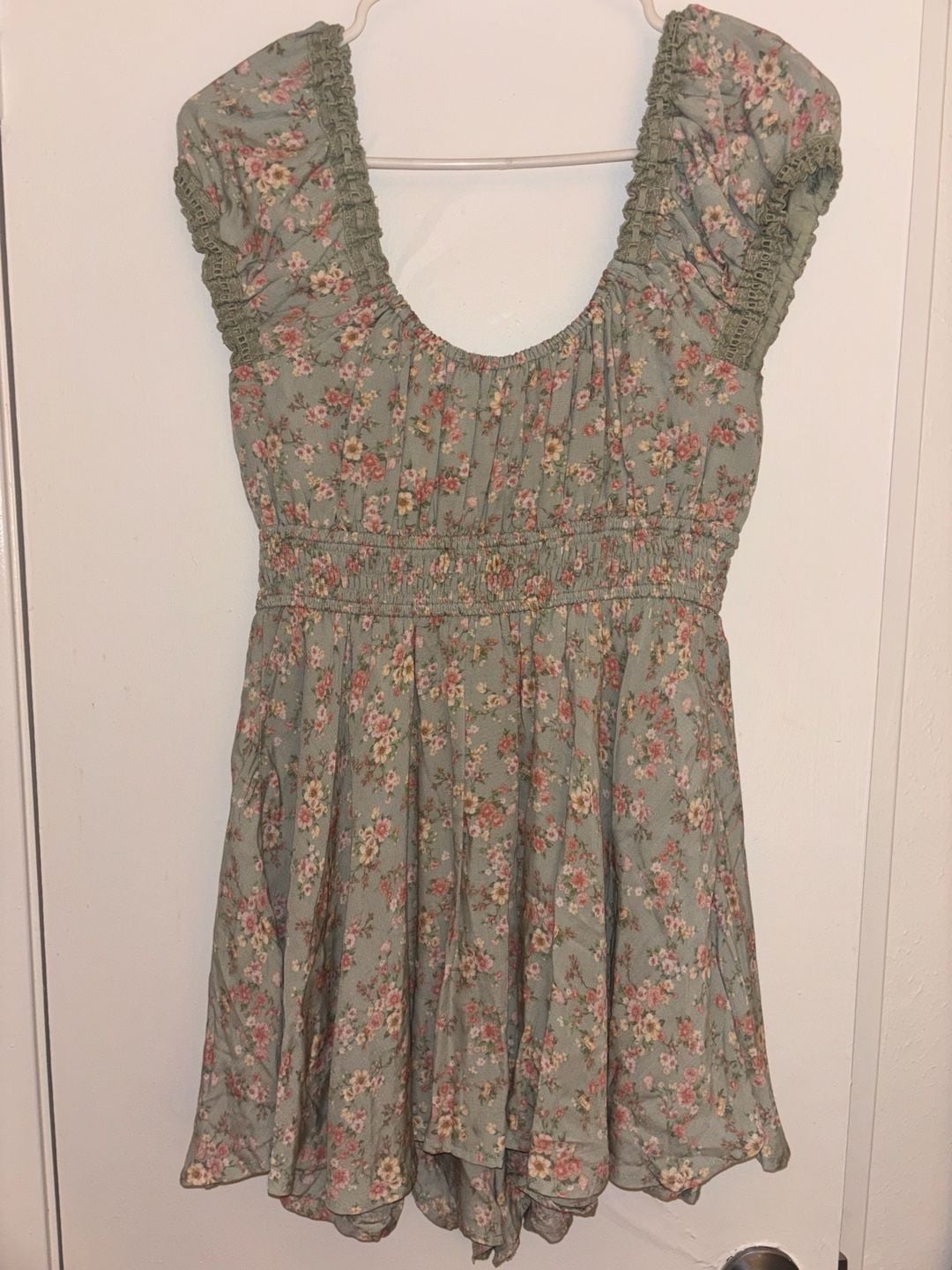 Altar'd State Floral Romper Size L Green Smocked Puff Sleeve 3