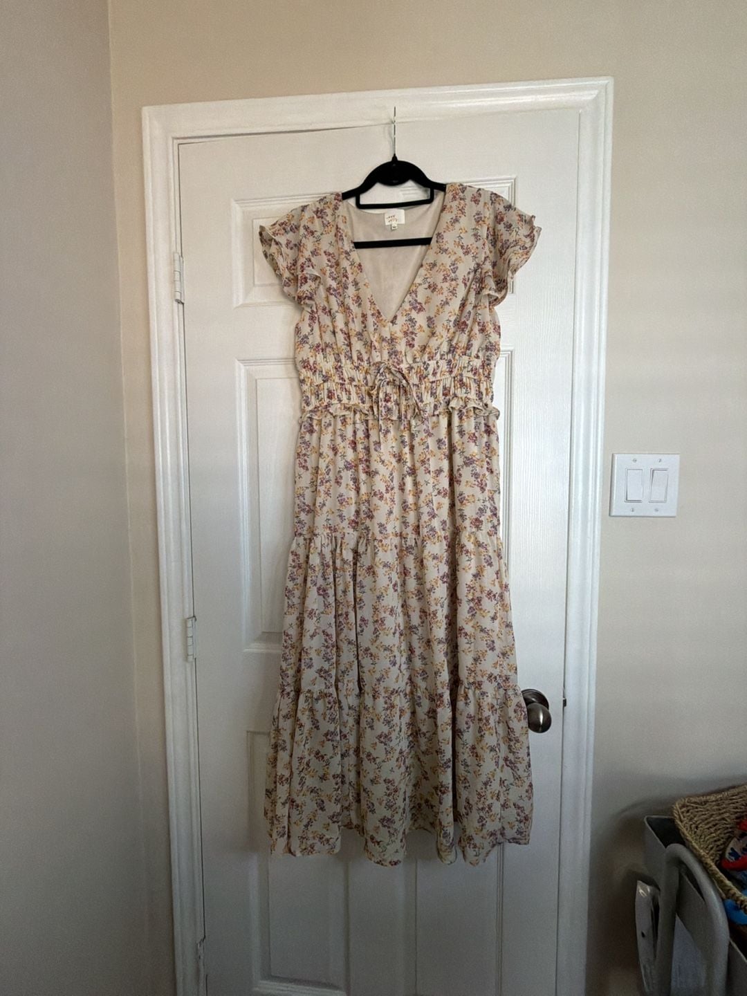 Dee Elly Floral Tiered Midi Dress Size L Beige V-Neck Ruffled Short Sleeve 2
