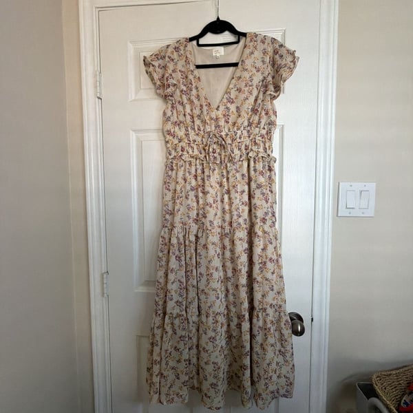 Dee Elly Floral Tiered Midi Dress Size L Beige V-Neck Ruffled Short Sleeve