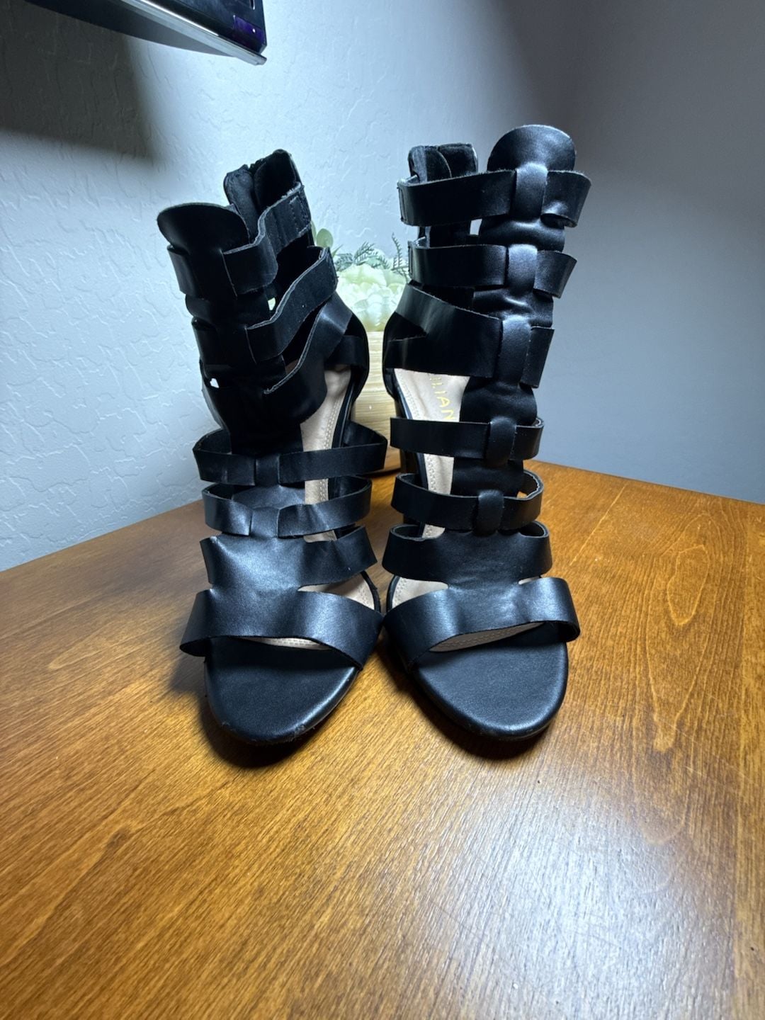 Liliana Black Strappy Block Heel Sandals Size 8 3