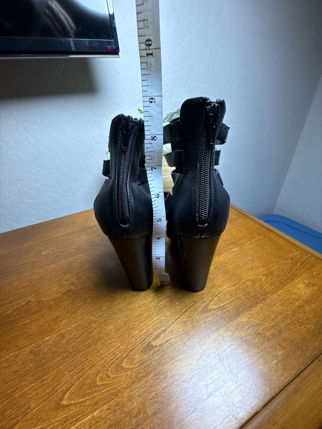 Liliana Black Strappy Block Heel Sandals Size 8 6