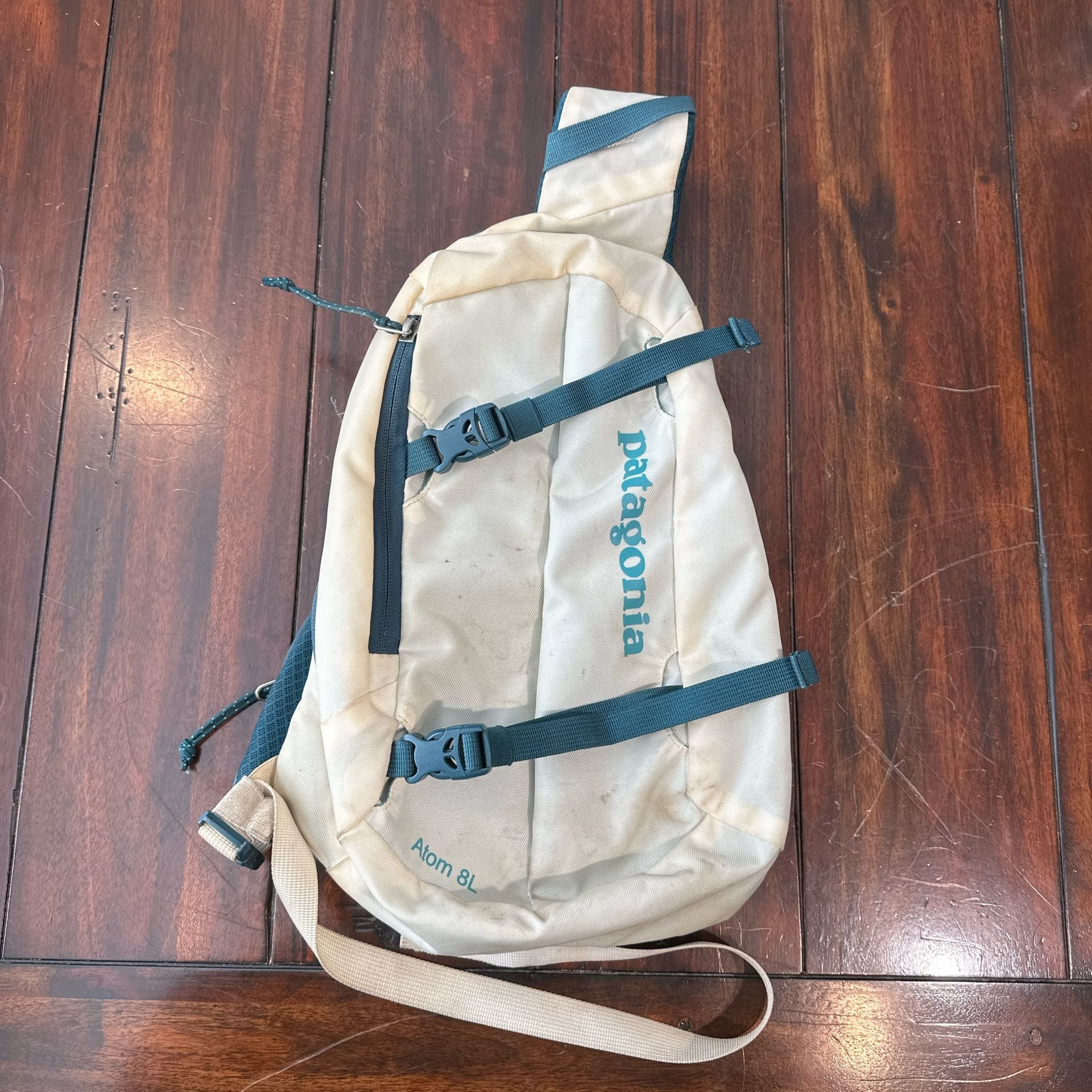 Patagonia Atom Sling 8L Size All White Crossbody Bag 2