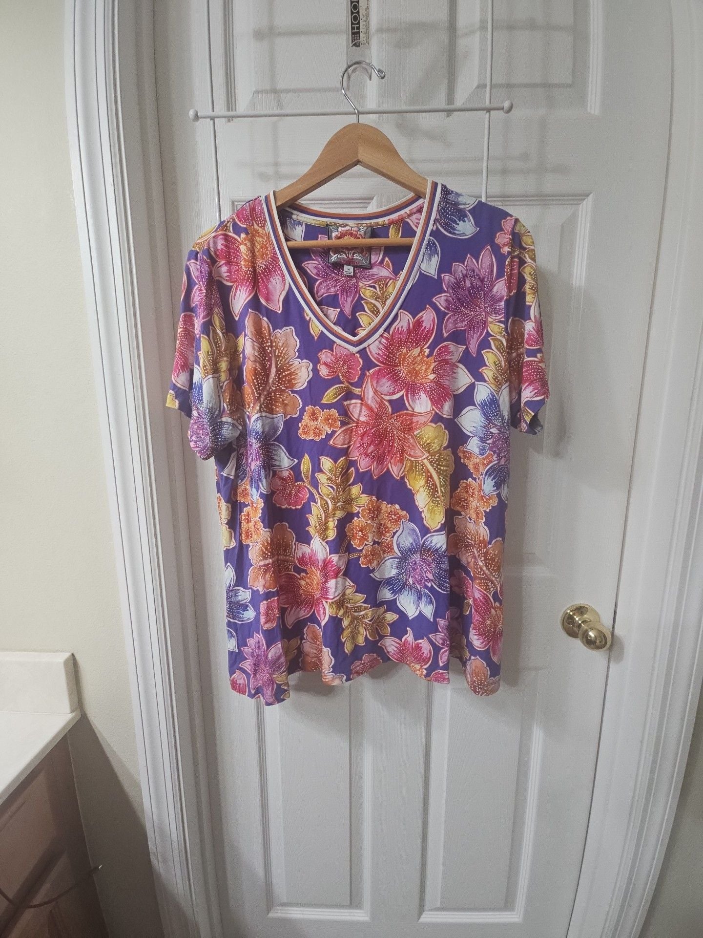 Johnny Was Women's The Janie Favorite Short Sleeve V-Neck Swing Tee- M – , 2