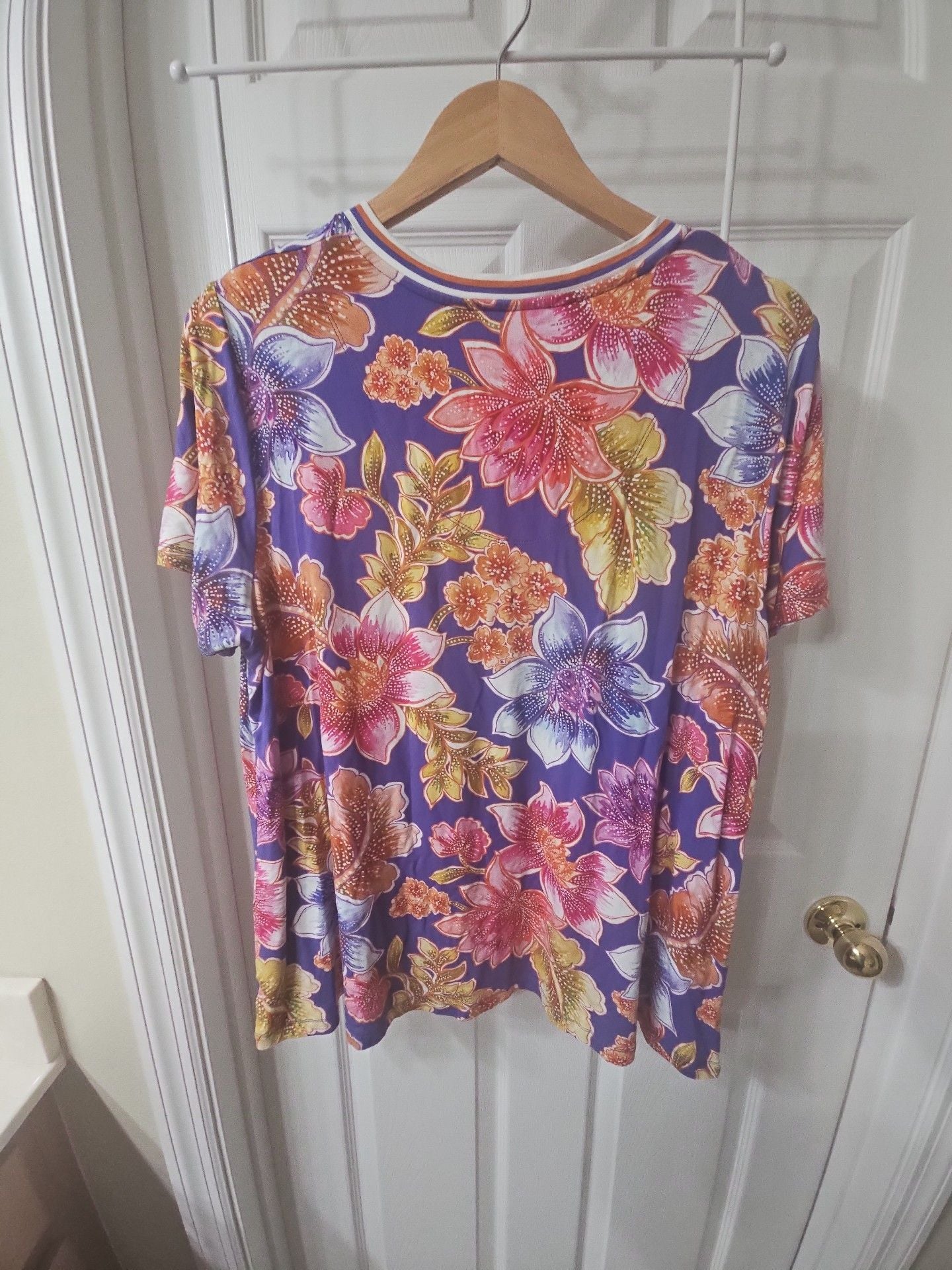 Johnny Was Women's The Janie Favorite Short Sleeve V-Neck Swing Tee- M – , 6