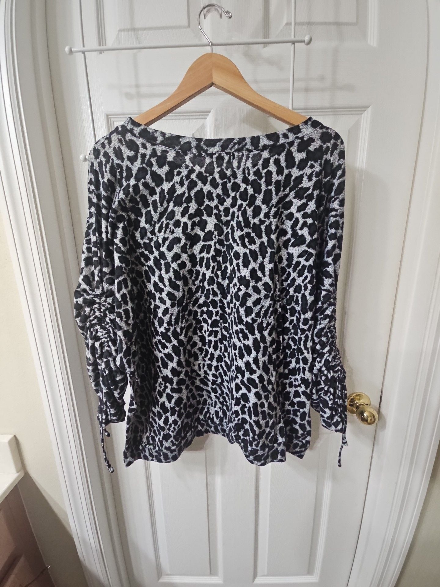 Easel Leopard Print Balloon Sleeve Top Size L Black White 5
