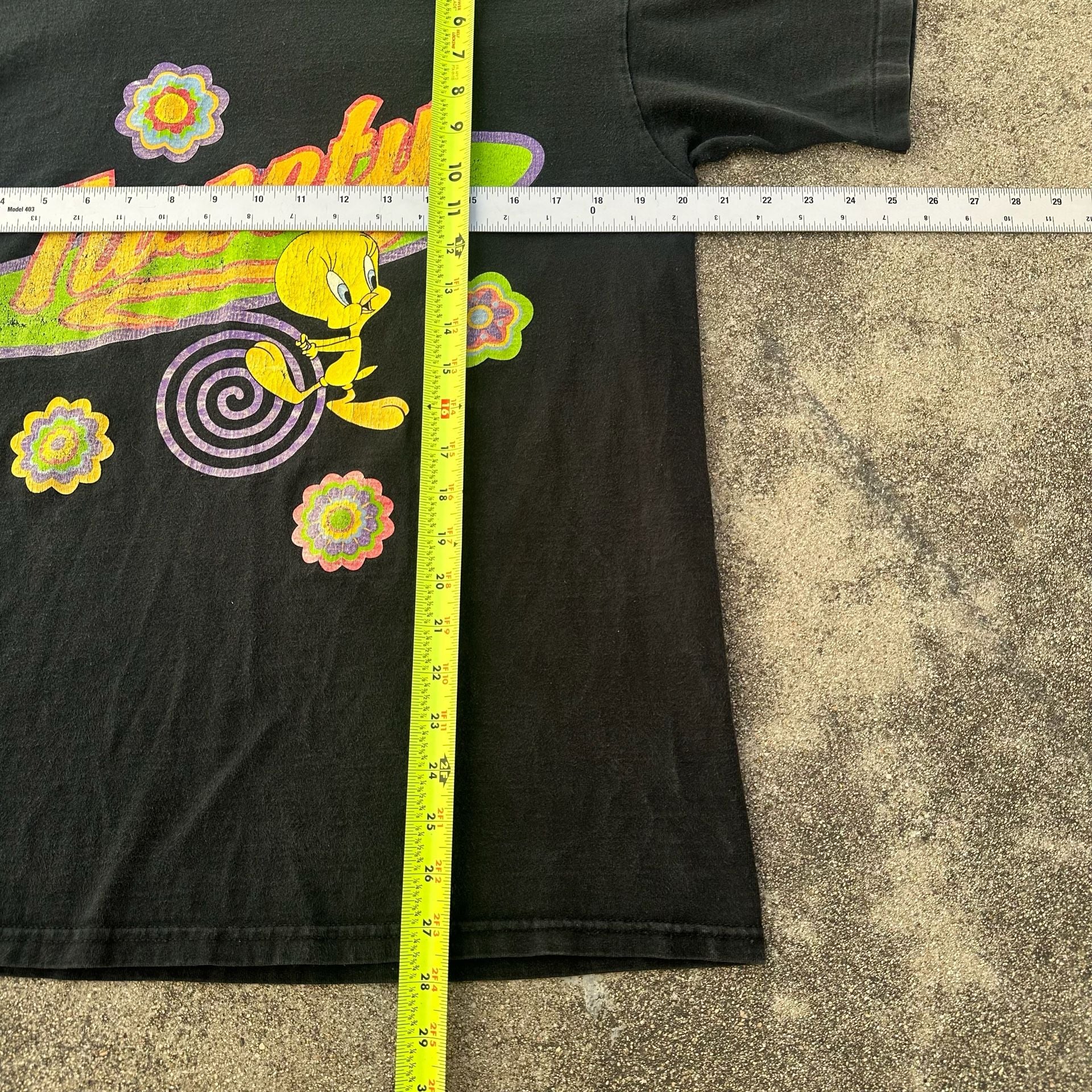 Vintage Looney Tunes Tweety Bird Graphic T-Shirt Black Large 4