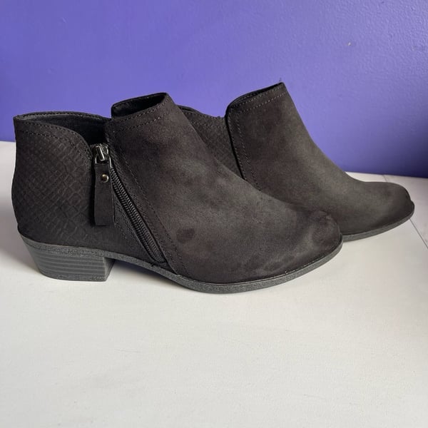 Arizona Jean Co Galen Ankle Boots Size 9M Black Faux Suede Zip