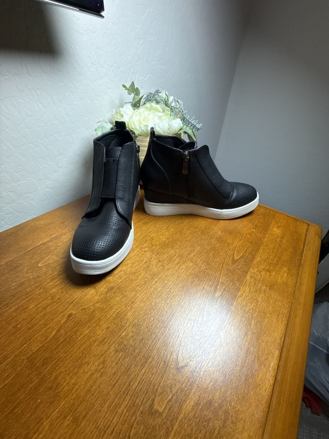 Journee Collection Clara Wedge Sneaker Size 7.5 Black 2