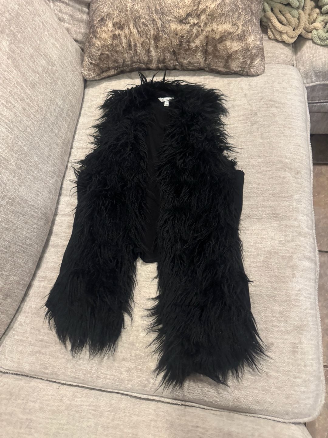 Cabi Faux Fur Vest Size M Black Shag Trim Open Front 2