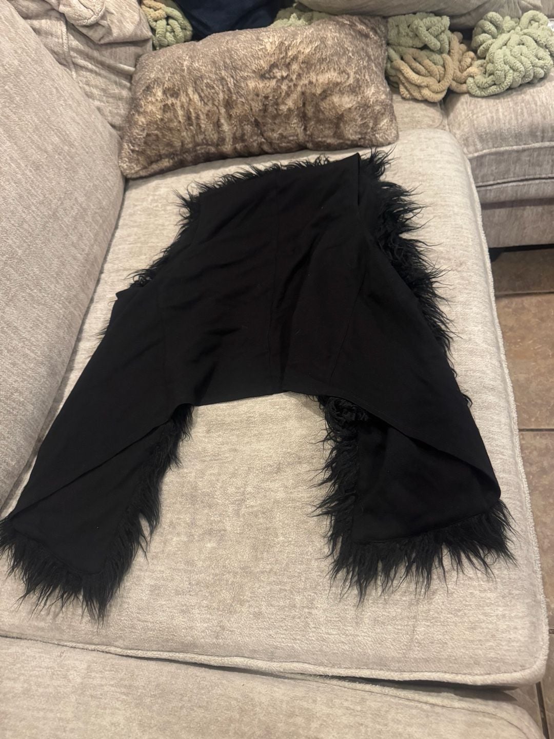 Cabi Faux Fur Vest Size M Black Shag Trim Open Front 7