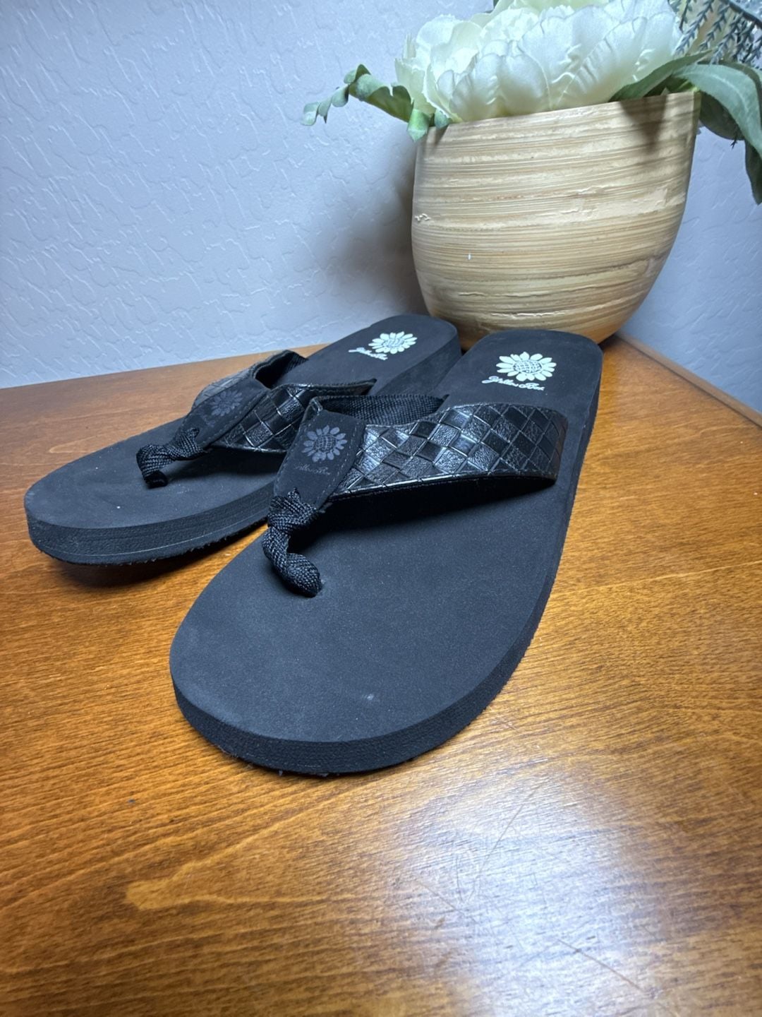 NWOT Yellow Box Flax Platform Flip Flop Sandals Black 7.5 3
