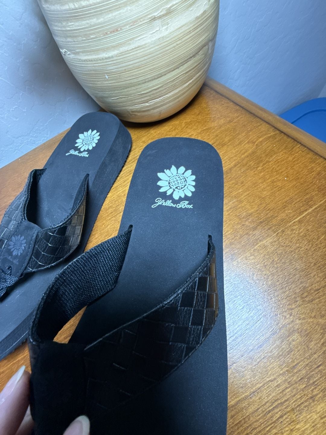NWOT Yellow Box Flax Platform Flip Flop Sandals Black 7.5 4