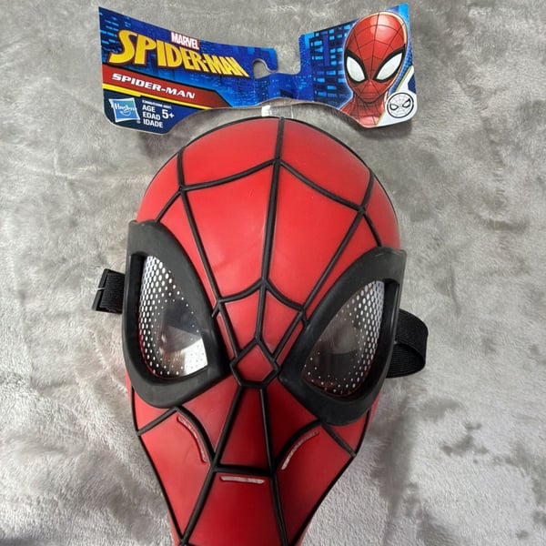 Hasbro Marvel Spider-Man Hero Mask Age 5+ Red Plastic Costume Mask